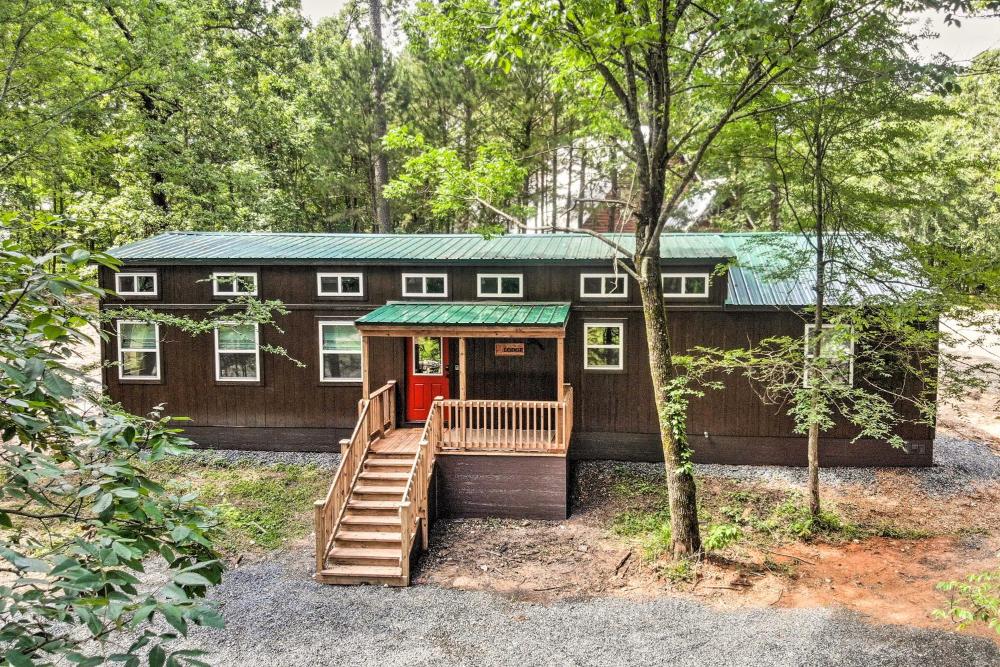 Hot Tub Relaxation! Dreamy Cabin Near Beavers Bend